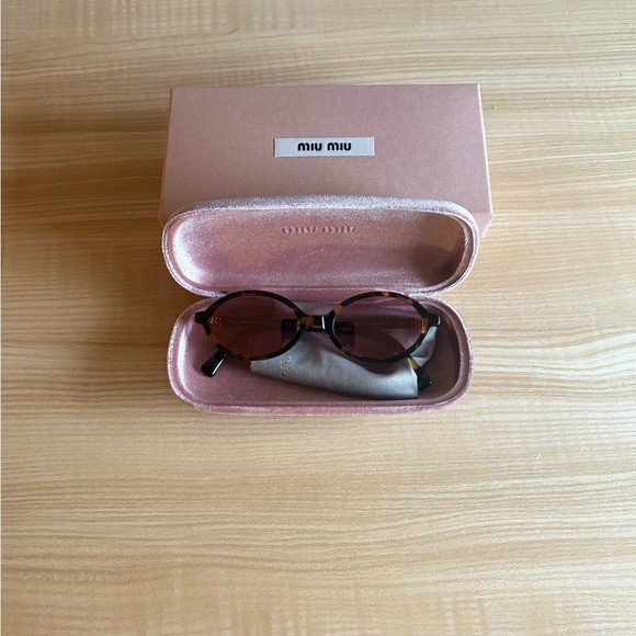 Miu Miu Sunglasses - Picture 4 of 6